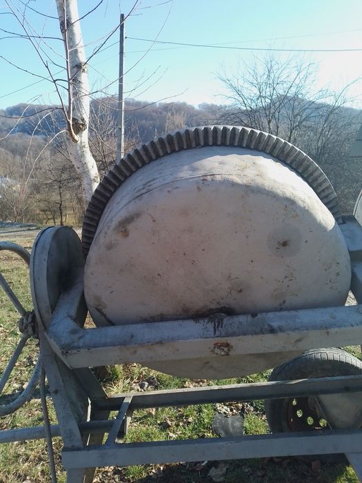 Se vinde betonieră.