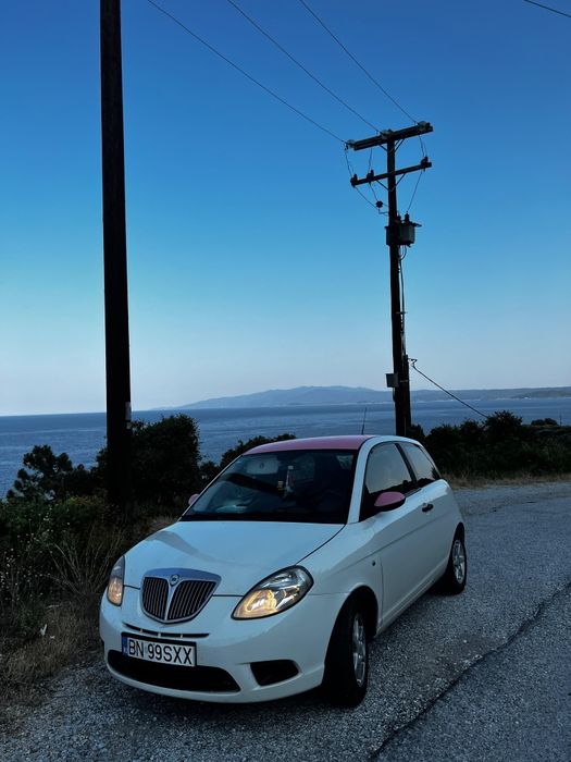 Vând Lancia Ypsilon