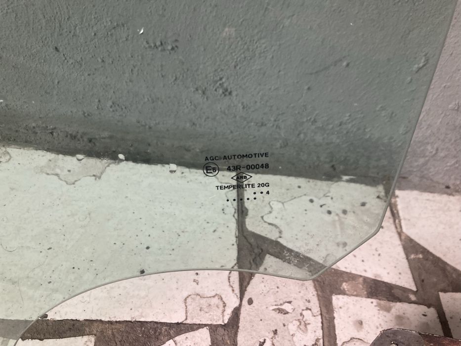 Стекло заднее левое Рено Дастер / Renault Duster