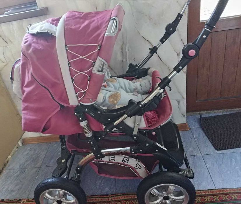 Bolalar kalyaskasi va qoshimcha aksasuarlari bilan