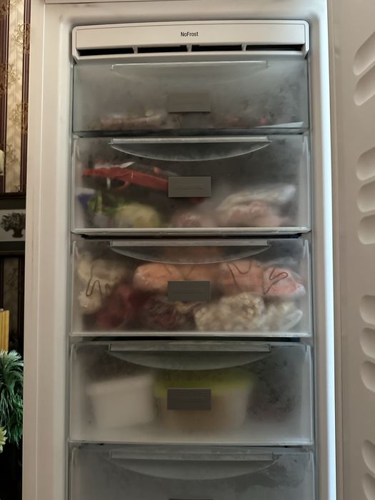 Фризер Liebherr с шест чекмеджета, икономичен и безшумен.