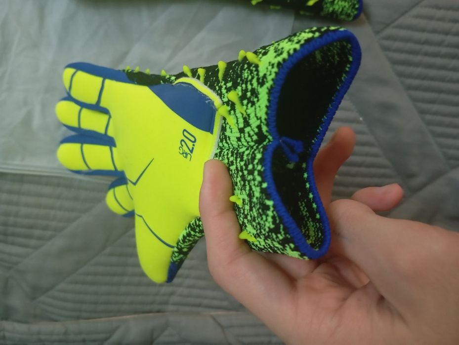 Предатор перчатки М-L размера новые