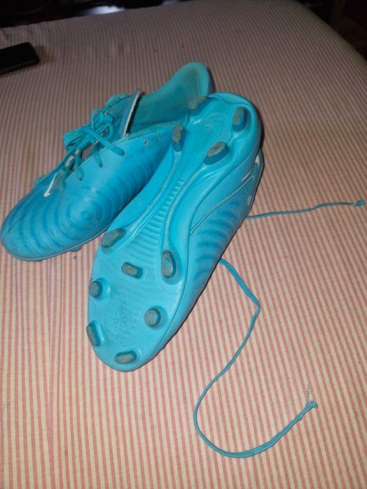 Crampoane Nike pentru teren