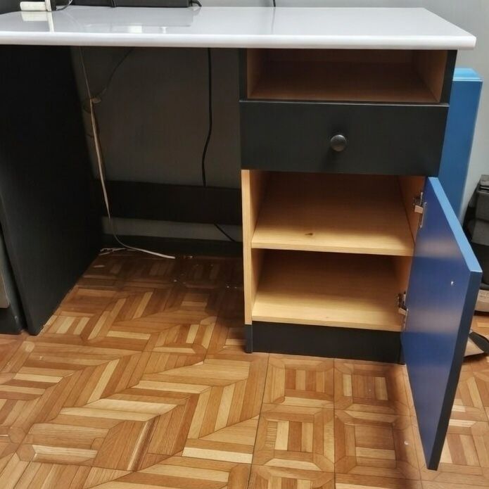 Стол компьютерный !