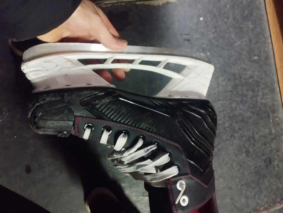 Коньки хоккейные