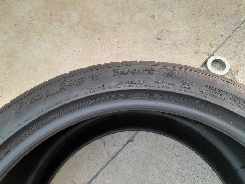 O anvelopa de vara 295 35 20 michelin super sport profil de 7 mm