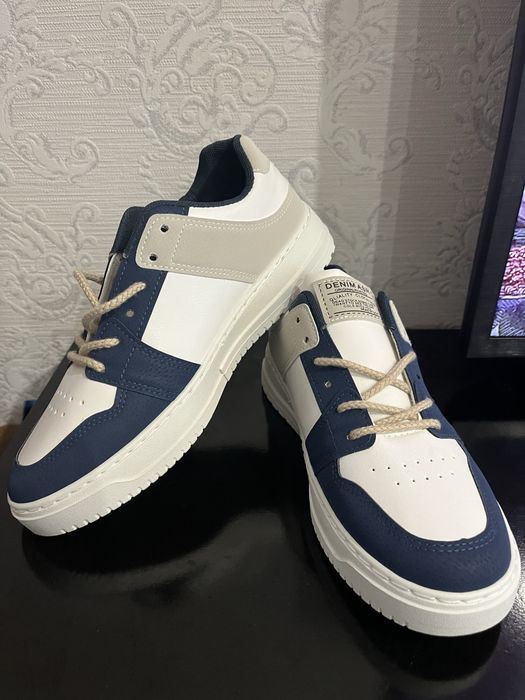 Продам новые кроссовки