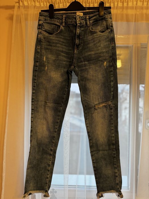 Blugi Inditex usor rupti 38