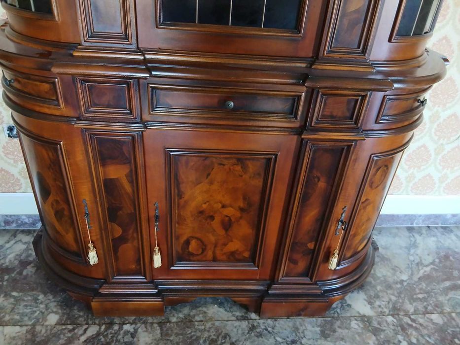 Vitrine cu Intarsie