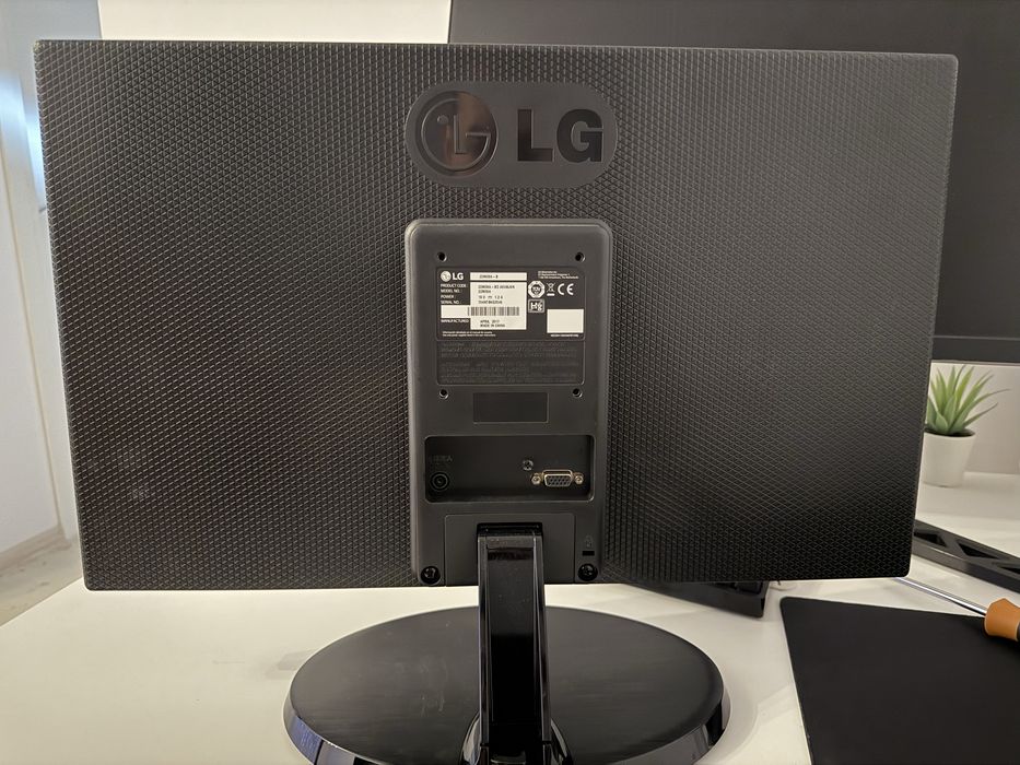 Monitor LG FHD 22"
