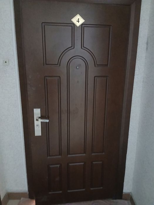 Продам входную дверь