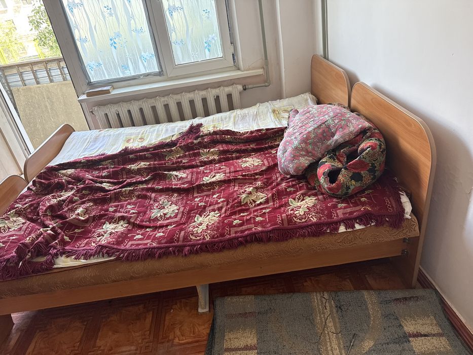 Продам спальни 2штуки нормальный