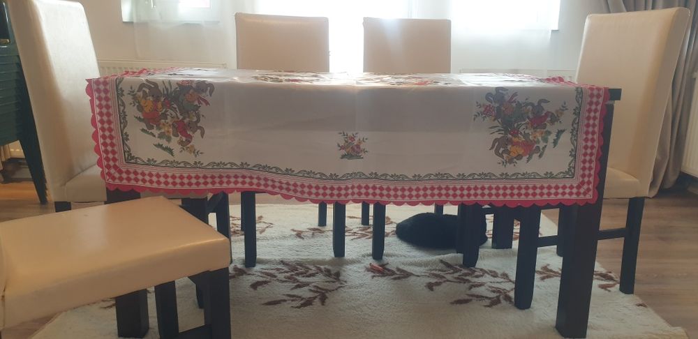 Fata  de  masa  satin