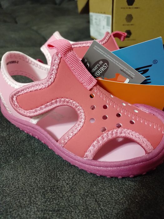 Продам сандали детские новые