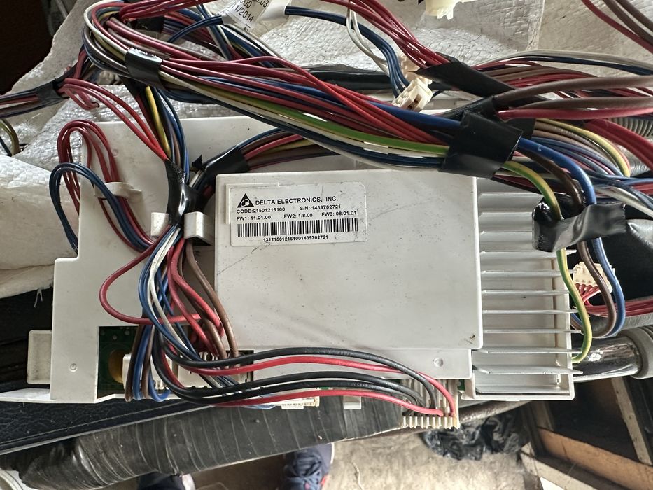 Пералня Indesit XWA 81283 на части