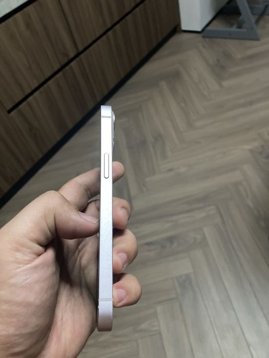 iPhone 13 розовый