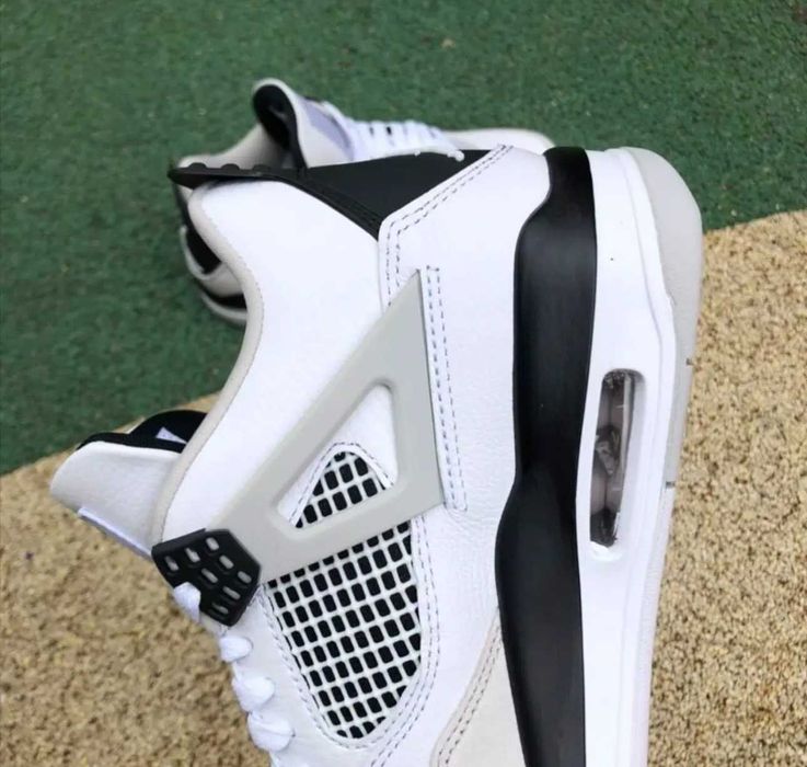 Jordan 4 Retro Military Black EU40