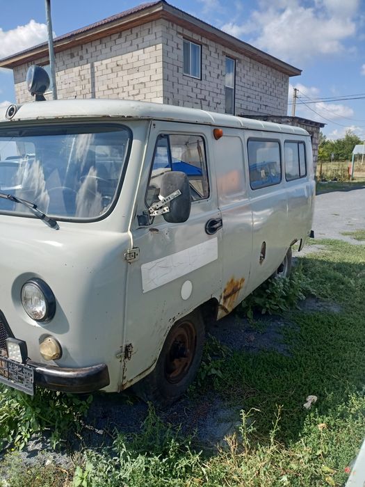 Автомобиль уаз буханка