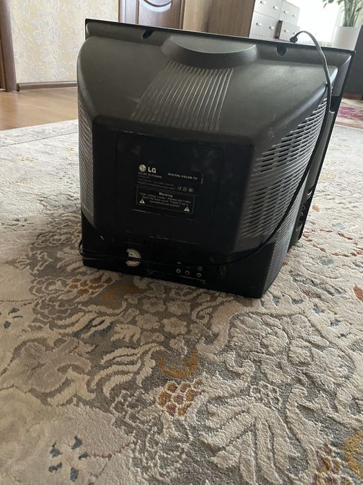 Телевизор LG 37см маленький