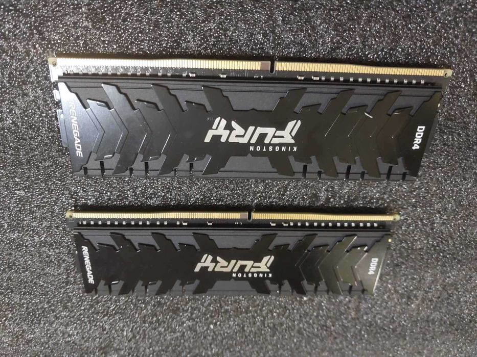 32GB 3600Mhz CL16 DDR4 - Kingston Fury Renegade