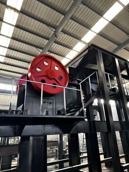 Concasor cu falci (jaw crusher) 600x900