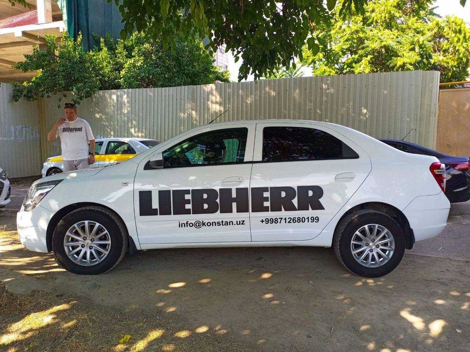 Avtomobillarga reklama yopishtiramiz – Avtonakleyka xizmati