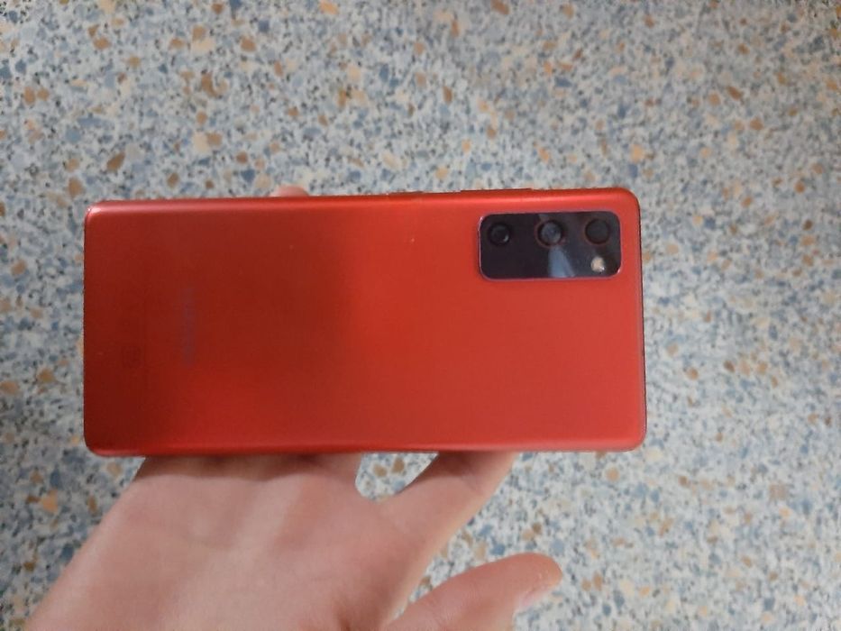 Продается  Samsung galaxy S 20 FE