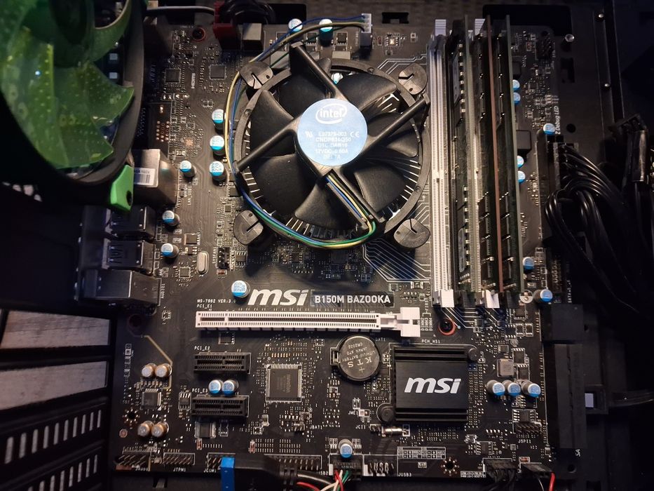 Desktop PC i7-6700 + 24GB DDR4 2133mhz CL15 Kingston + 240GB SSD SATA 3 Kingston + MSI B150M Bazooka, Sursa KEEPOUT FX900, 900W, 85+, PFC Activ,