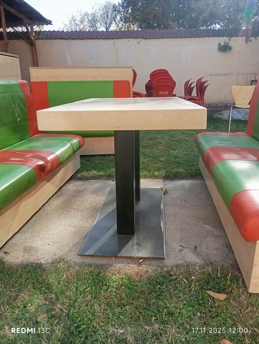 Диваны и мрамор стол