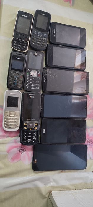 Телефоны продам.