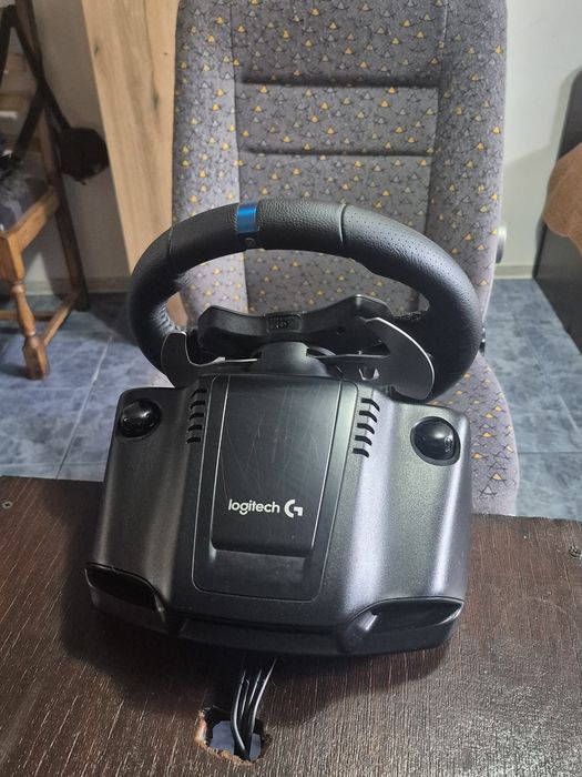 Volan Gaming Logitech Driving Force G29 + Shifter + suport de lemn cu scaun de Iveco.