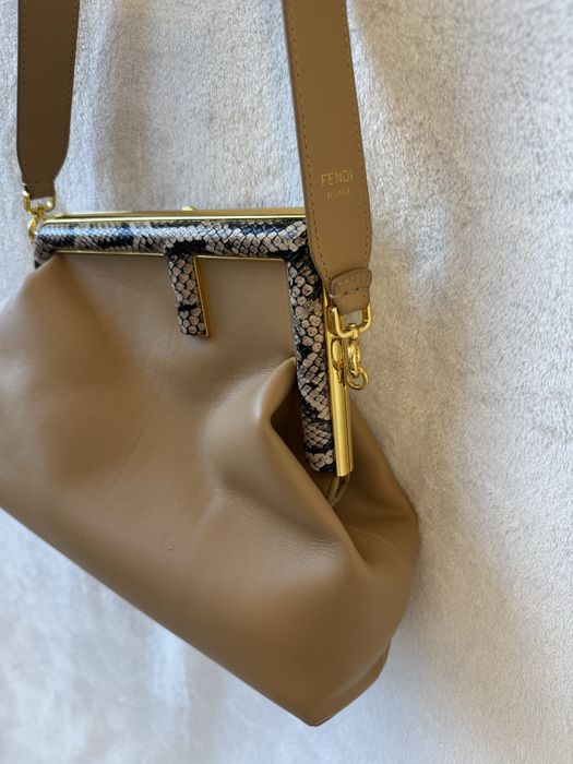 Geata Fendi din piele
