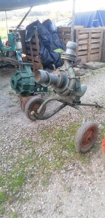 Pompa de irigat și aspeesoare.