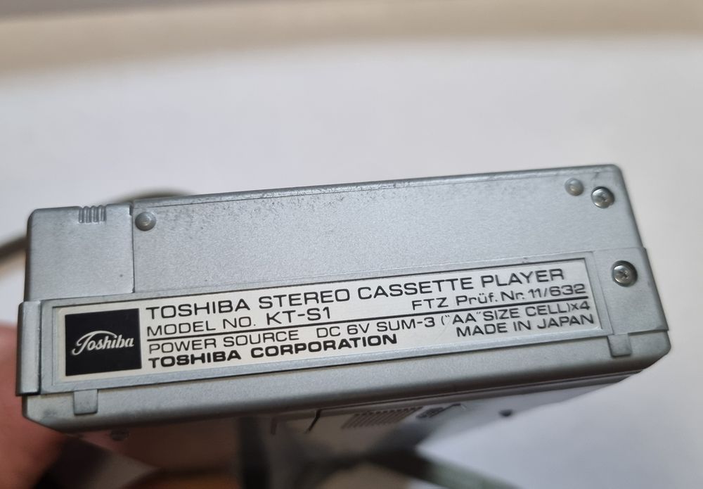 Radiocasetofon portabil de colecție Toshiba KT-S1 Metal