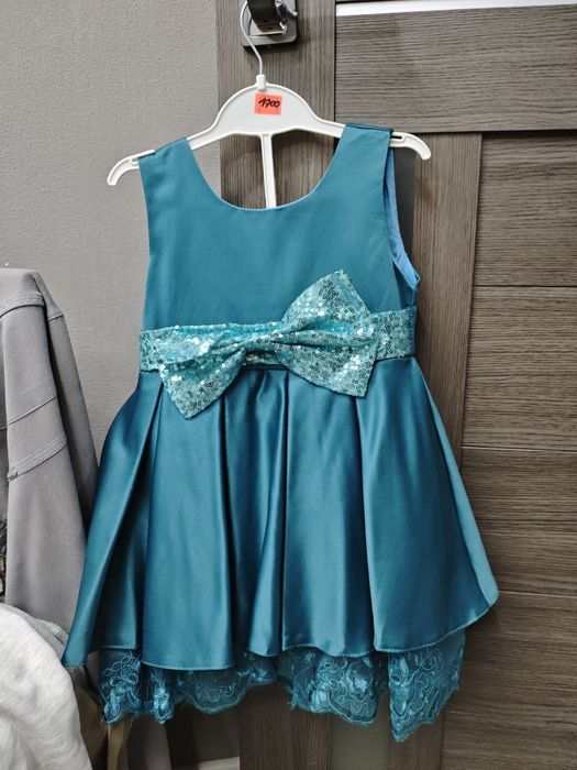 Продам платья рост 92 до 110