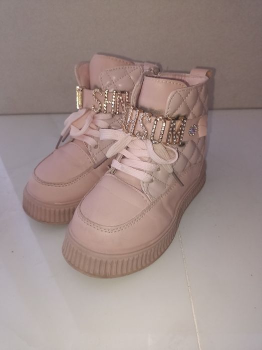 Ботинка для девушек