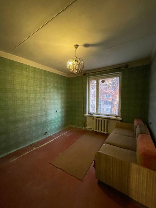 Чиланзар 24 квартал 4/4/5 квартира своя, среднего состояния