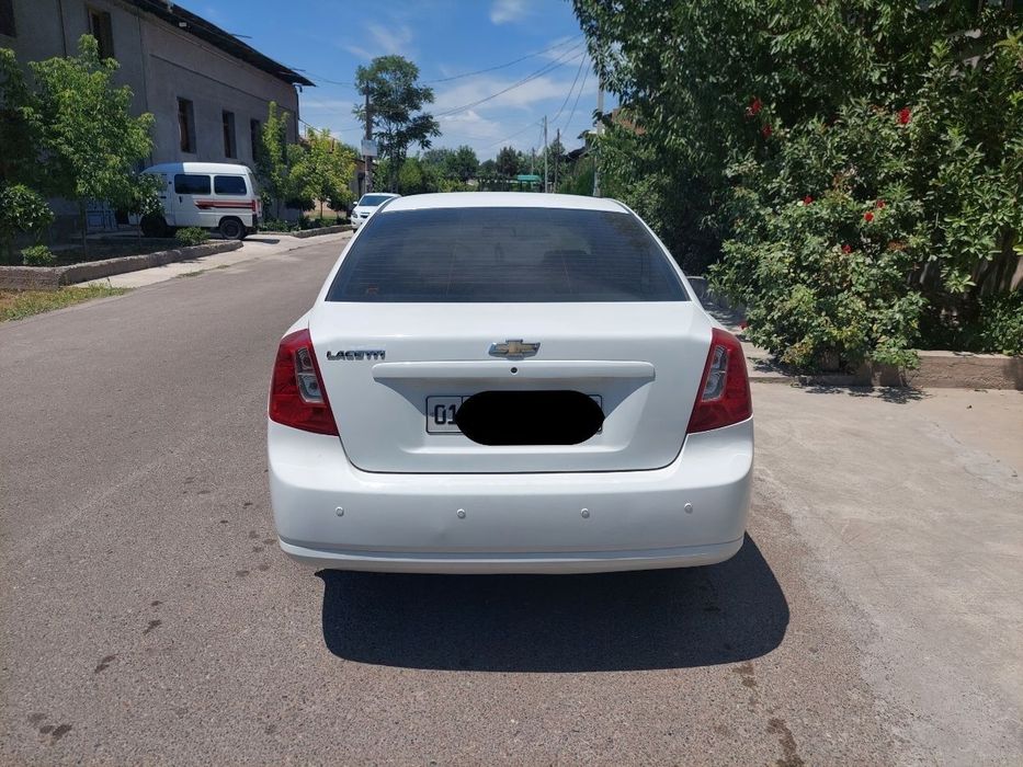 Lacetti sotiladi