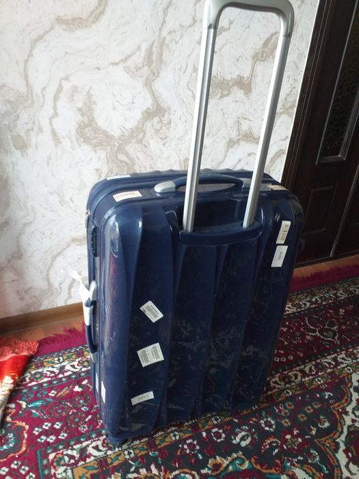 Чемодан сотилади