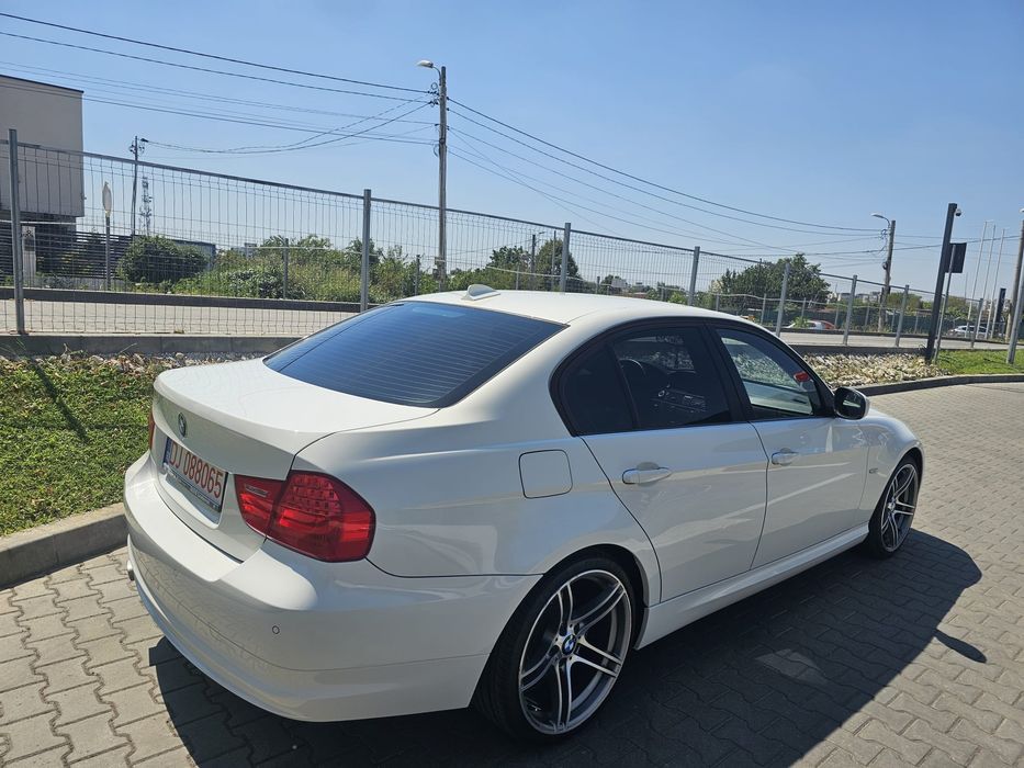 BMW 3 Series 2010 — imagine 5