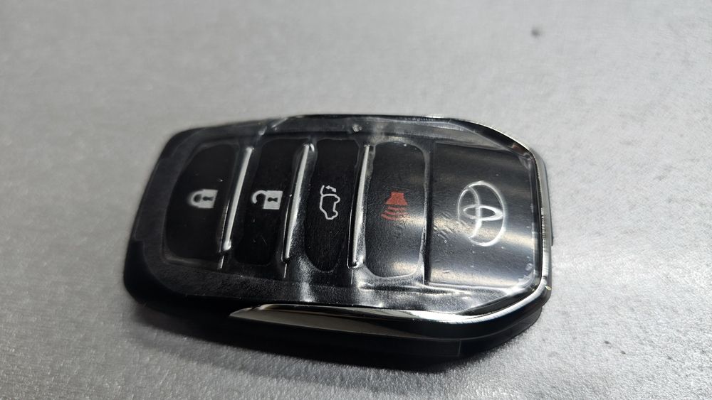 Смарт ключ тойота SW4