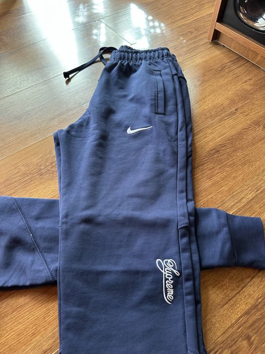 Мъжки,памучен,тъмно син екип Nike с бродирано лого на гърба