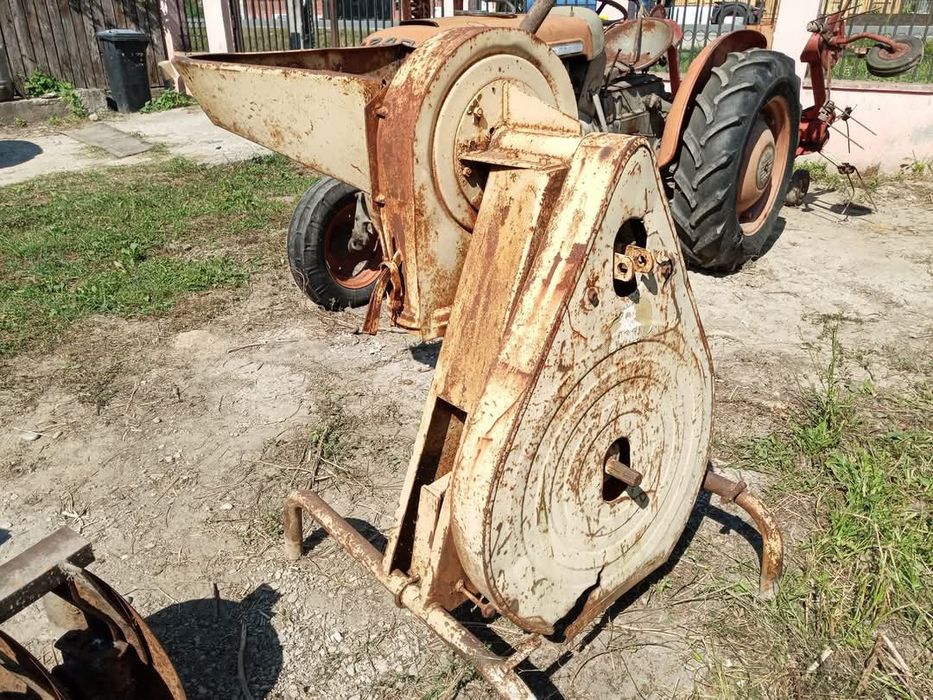 Moara cu ciocanele cu priza pentru cardan