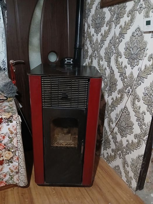 Soba pe peleți cu burlane incluse