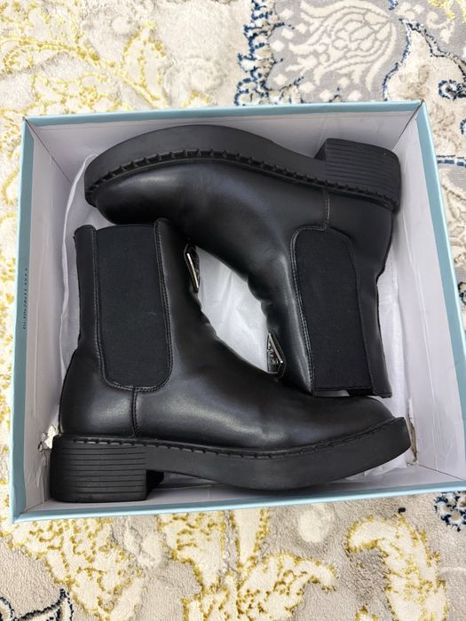 Аёллар этиги сотилади!