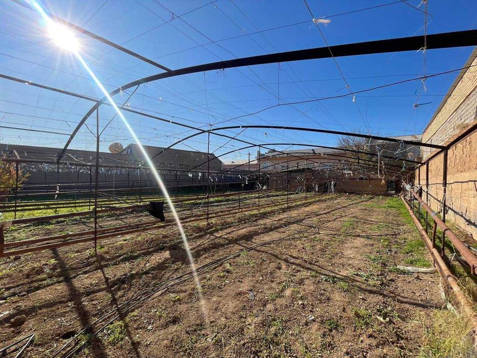 Yer sotiladi 8 sotok, GAZ , SVET, SUV BOR , Yaxshi maxallad joylashgan