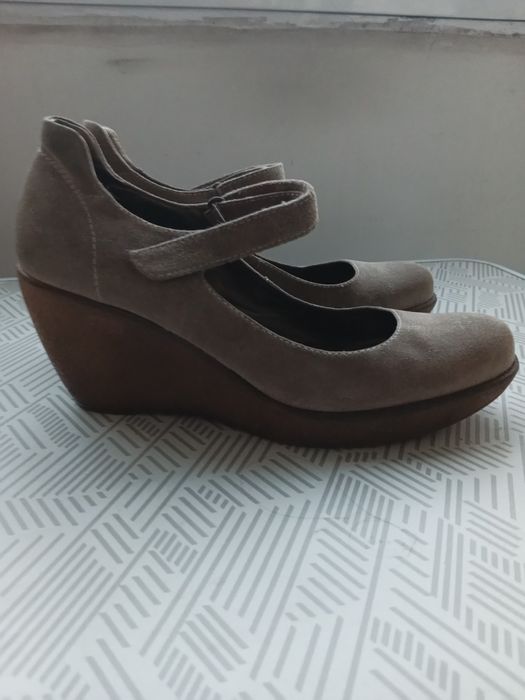 Дамски велурени обувки