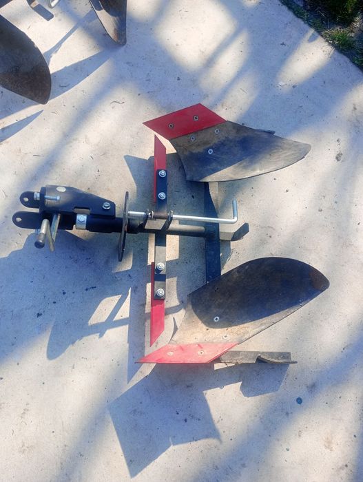 Плуг обръщателен за мотоблок и мотофреза
