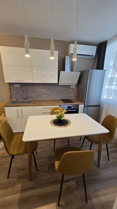 Дава се под наем Тристаен апартамент в Варна, Общината - 70 кв.м за 765 € - Снимка #1