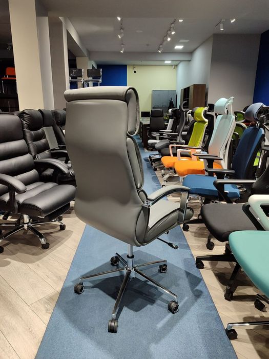 Офисное кресло для руководителя модель Аргус